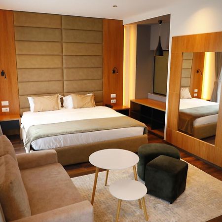 Olivia'S Hill Resort Kryemëdhej 外观 照片