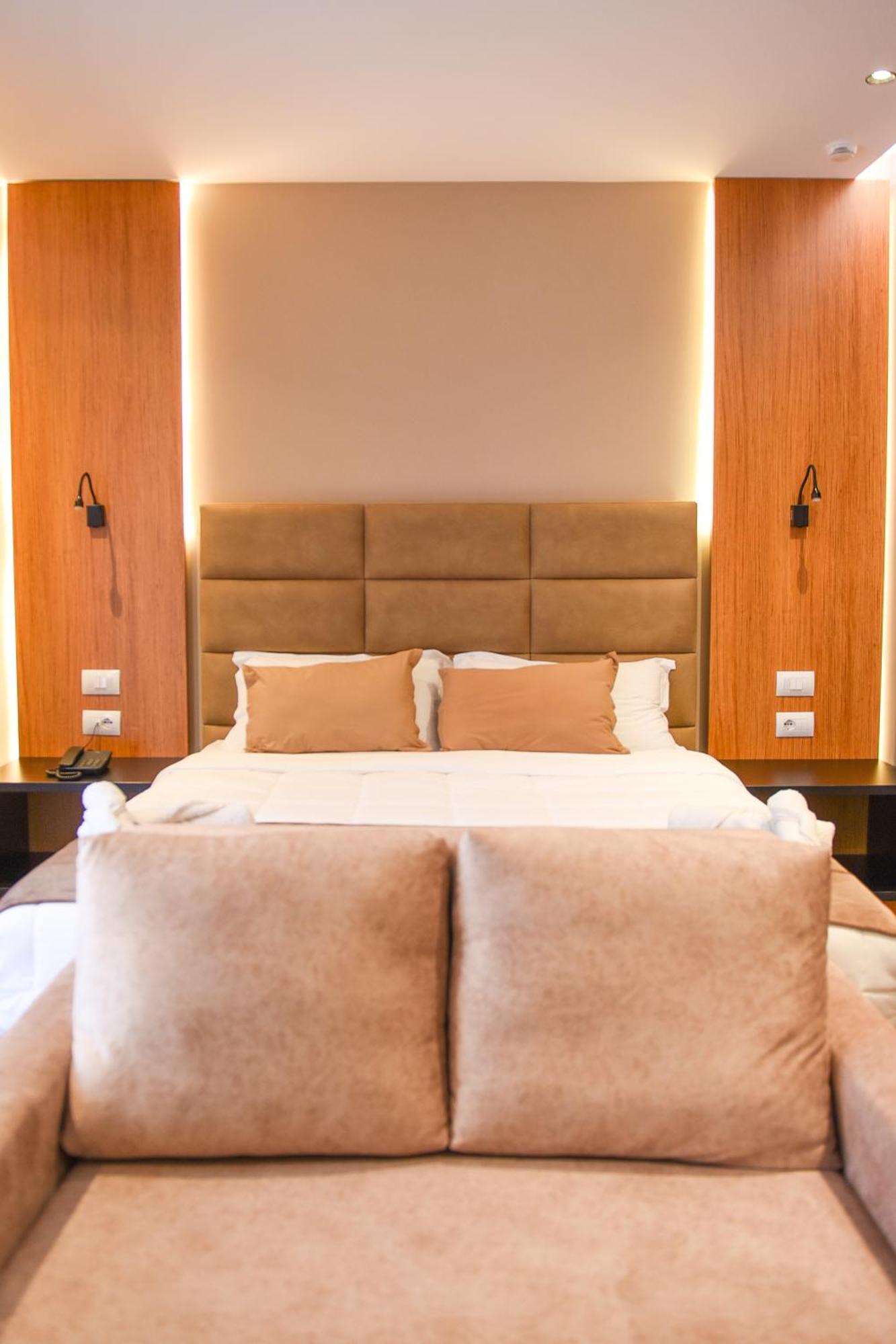 Olivia'S Hill Resort Kryemëdhej 外观 照片
