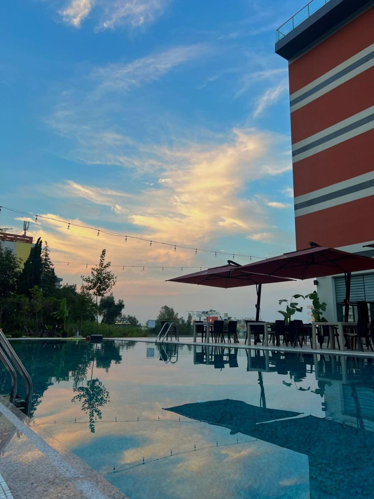 Olivia'S Hill Resort Kryemëdhej 外观 照片