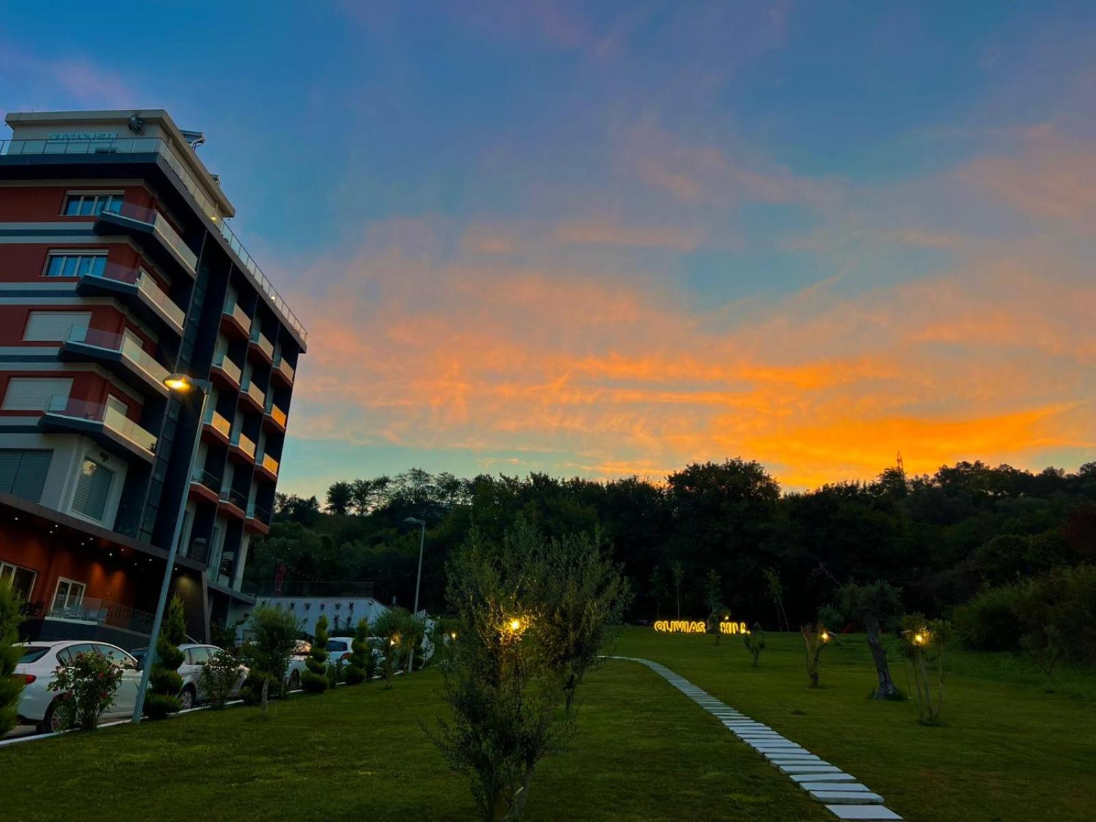Olivia'S Hill Resort Kryemëdhej 外观 照片