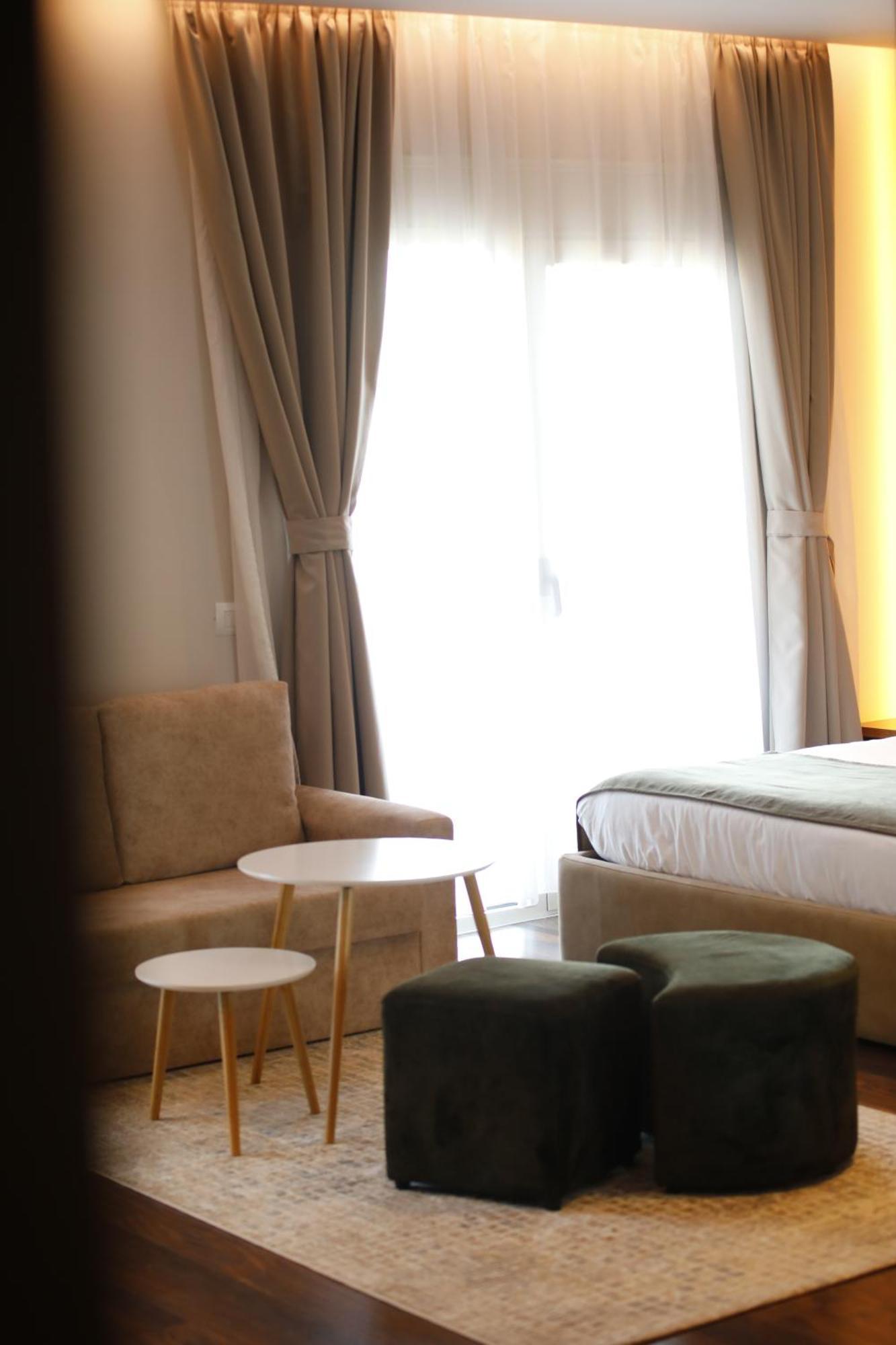 Olivia'S Hill Resort Kryemëdhej 外观 照片